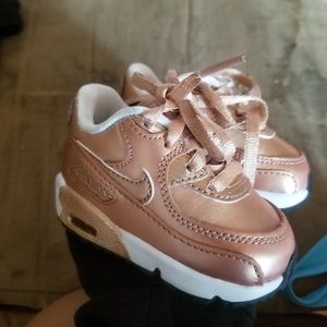 Rose gold Nike 3c